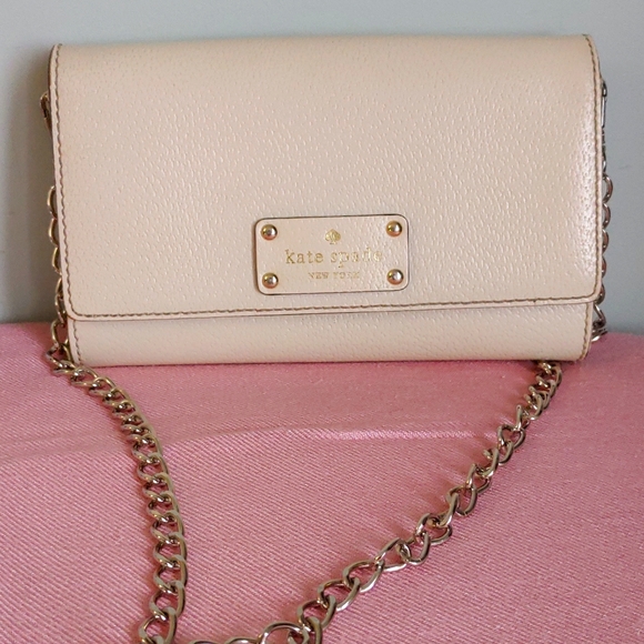 🎉Host Pick🎉Kate Spade Leather Mini Crossbody / Wallet - Picture 1 of 7